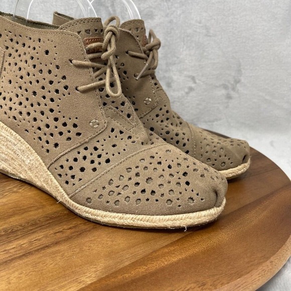 Toms Shoes Womens 9.5 Desert Taupe Laser Cut Suede Espadrille Ankle Booties - Picture 2 of 13